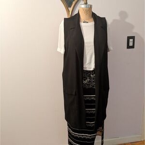 Black sleeveless vest  